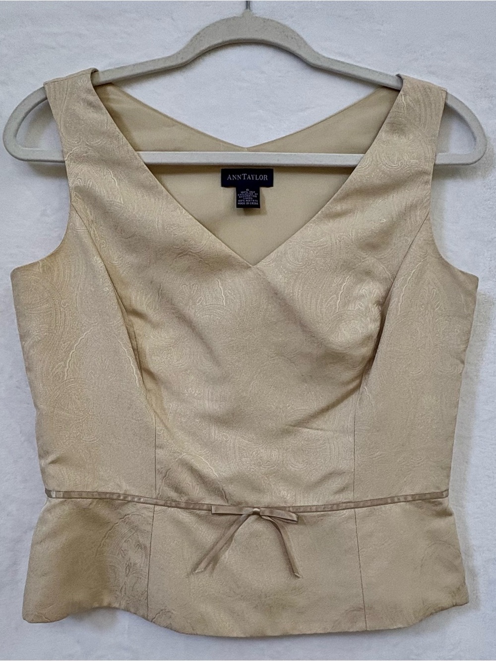 Ann Taylor Champagne Jacquard V-Neck Sleeveless Top